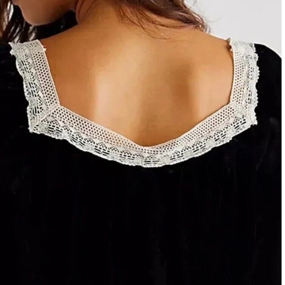 New Free People Black Velvet Twyla Lace-Trim XS Pink Roses Peasant Relaxed Top - Picture 3 of 9